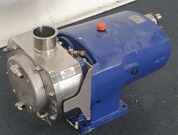 Pompa krzywkowa Alfa Laval SRU 5/168  przeznaczona do przemysłu spożywczego i chemicznego, z wydajnością 42 m³/h."