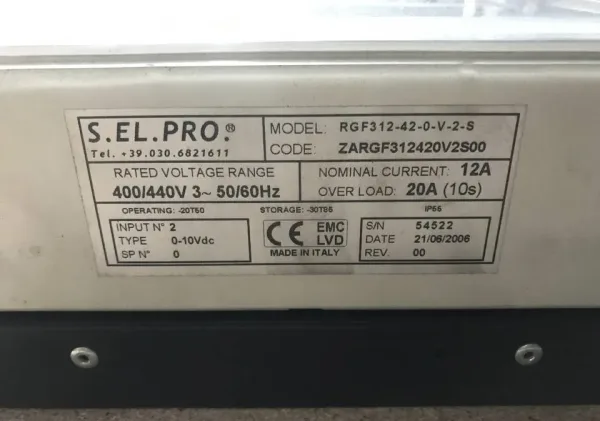 Model RDF312-42-0-V-2-S falownika CAREL do regulacji prędkości sprężarek i wentylatorów